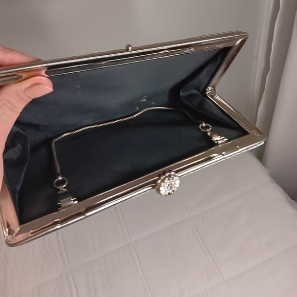 Vintage Silver Thread Hand Clutch Rhinestone Clasp - Picture 2 of 7